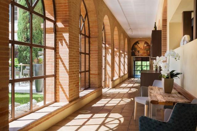 Une image contenant intérieur, bâtiment, fenêtre, plancher
Description générée automatiquement