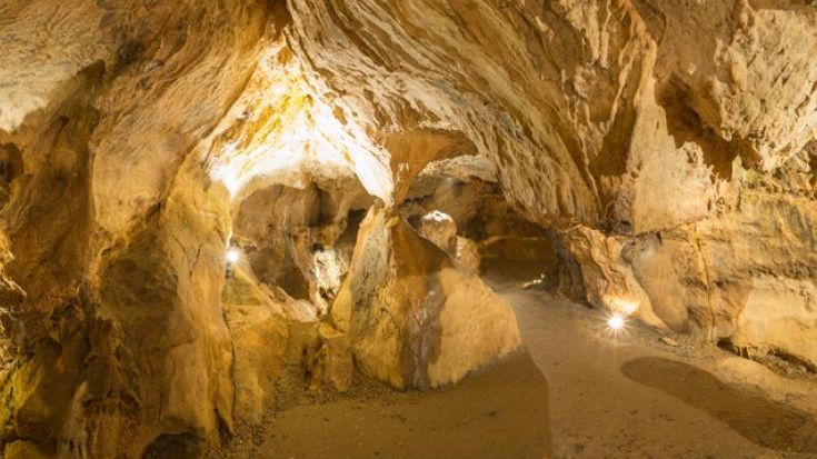 Une image contenant nature, caverne
Description générée automatiquement