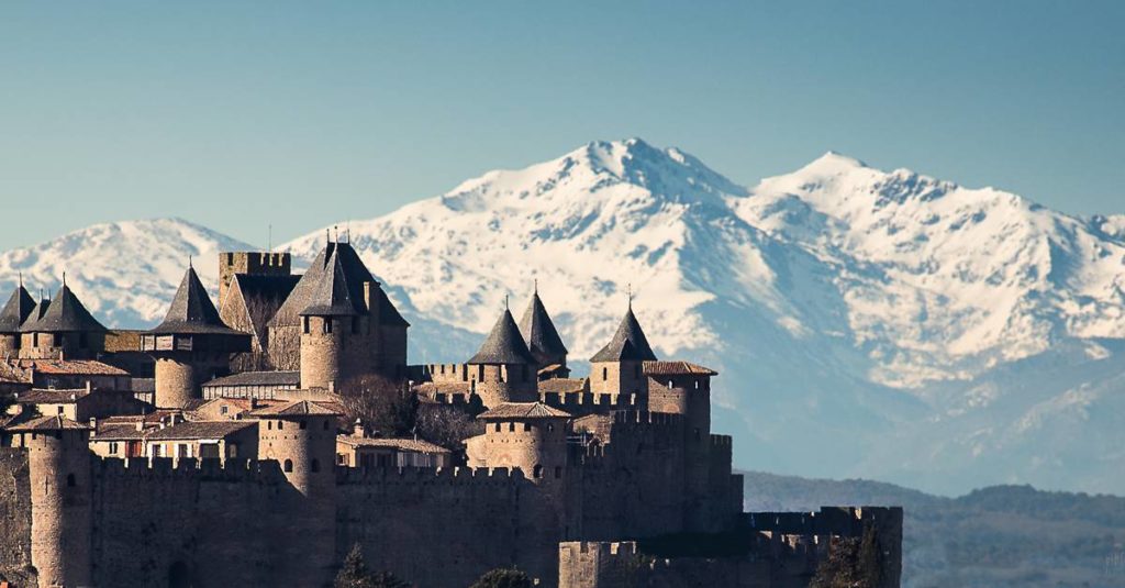 Une image contenant ciel, montagne, extérieur, bâtiment
Description générée automatiquement