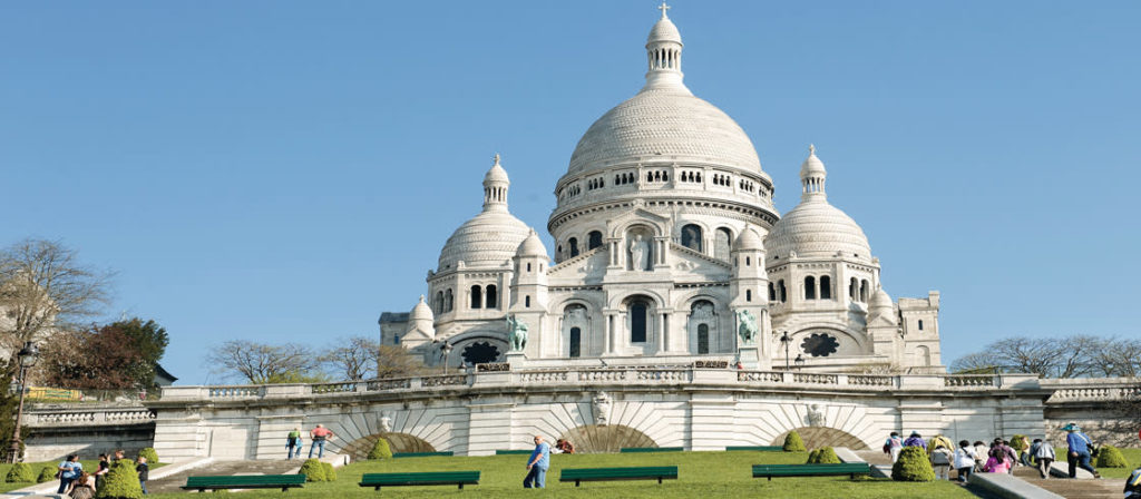 Une image contenant extérieur, ciel, bâtiment, herbe
Description générée automatiquement