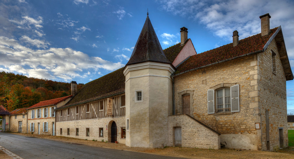 Une image contenant bâtiment, ciel, extérieur, maison
Description générée automatiquement