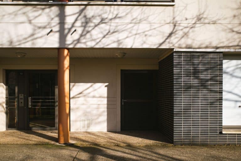 Hall d'immeuble en copropriété sans syndic à Lyon