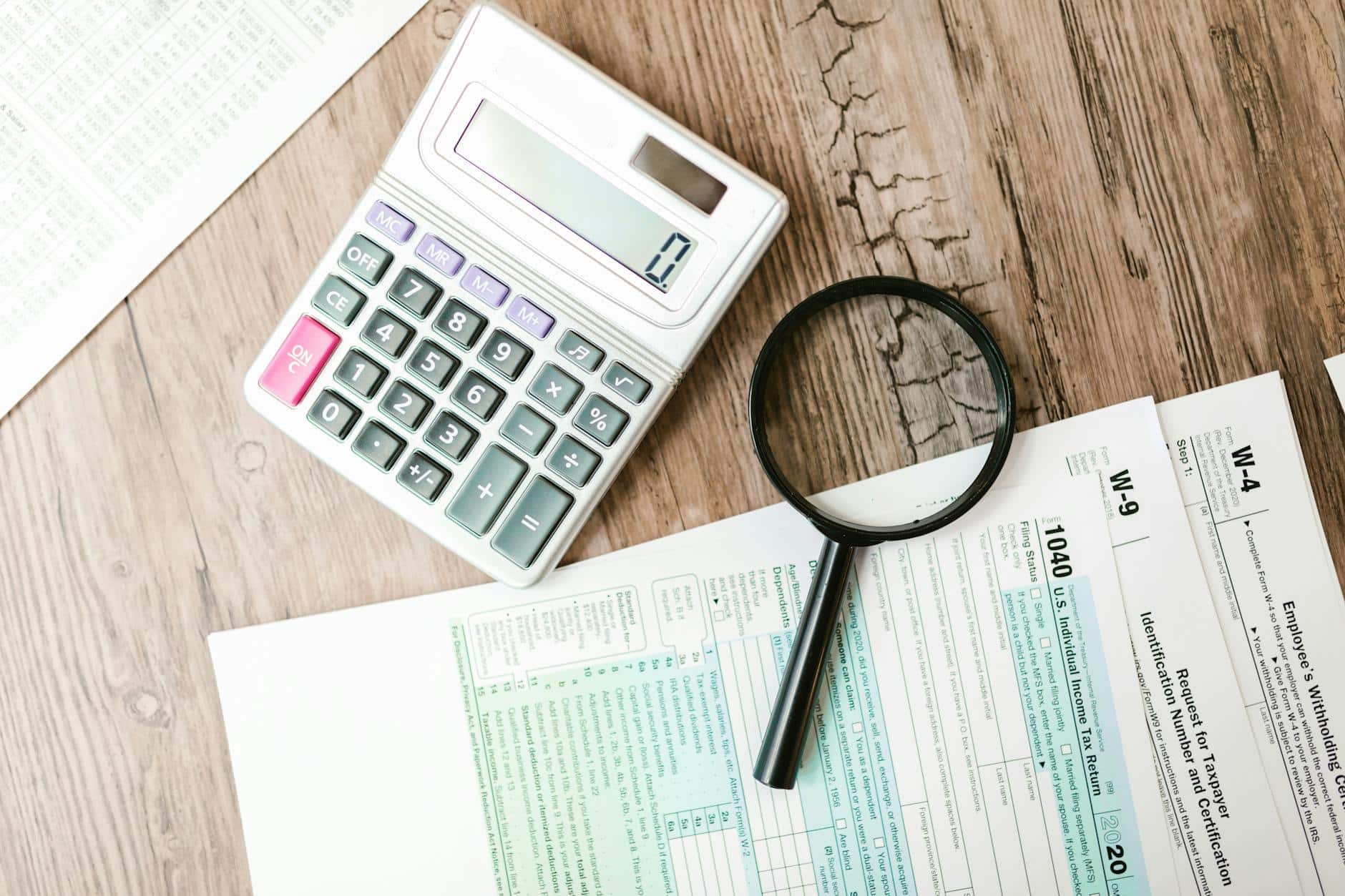 Documents fiscaux français et calculatrice pour déclaration commune PACS mariage
