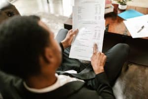 Dirigeant français analysant la fiscalité des dividendes 2026