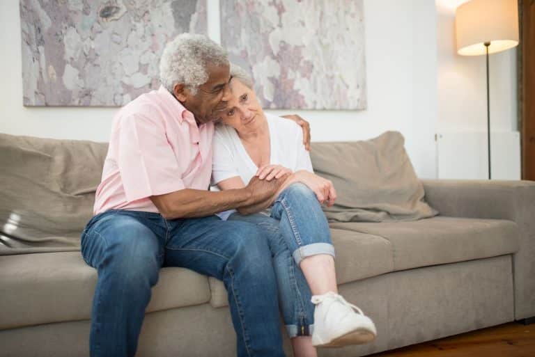 Couple senior consultant banquier pour prêt immobilier après 75 ans