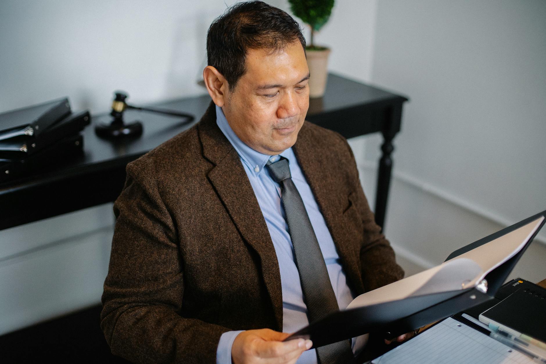 Entrepreneur français consultant documents juridiques TUP dissolution société