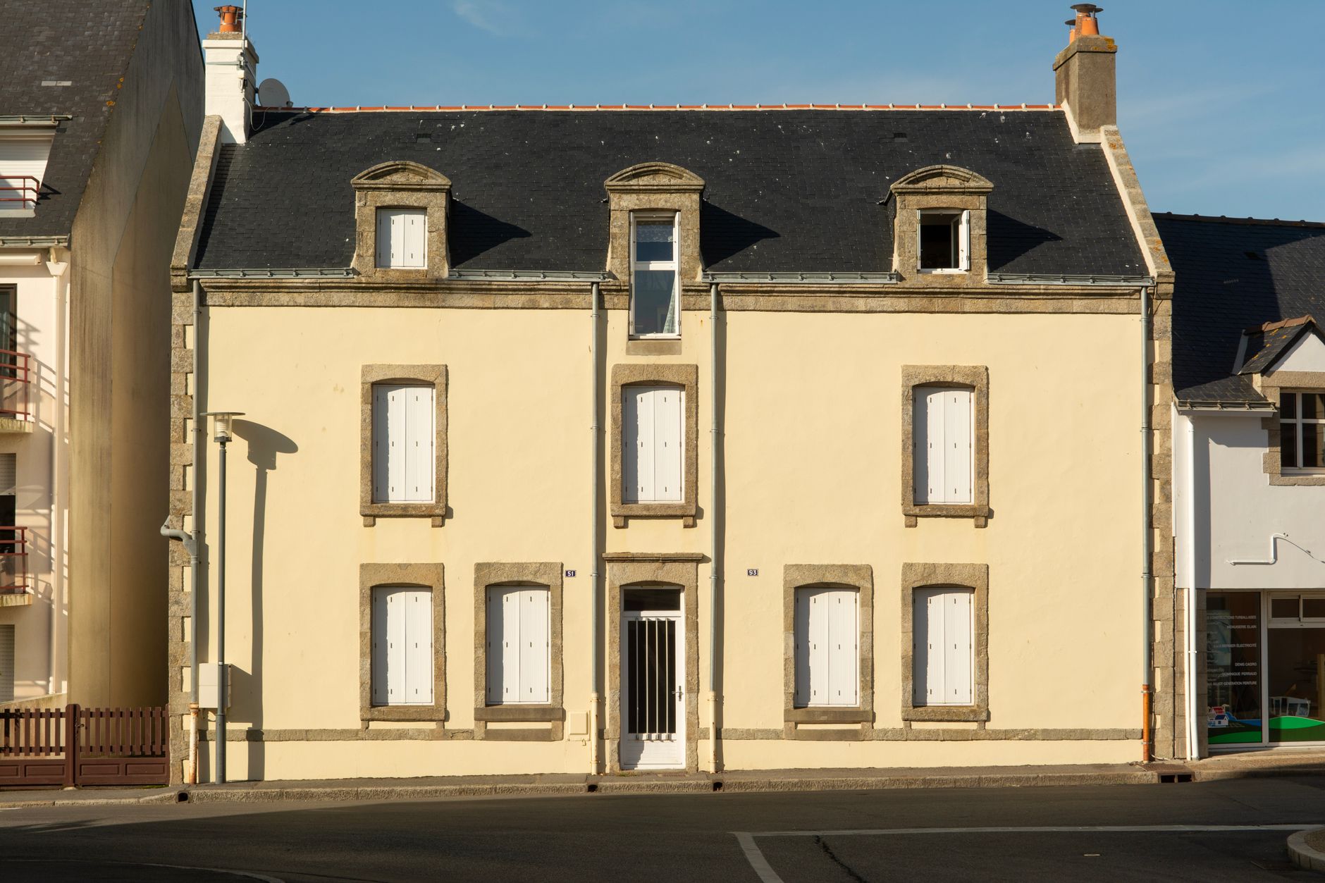 Maison familiale française symbolisant l'usufruit et la nue-propriété en succession