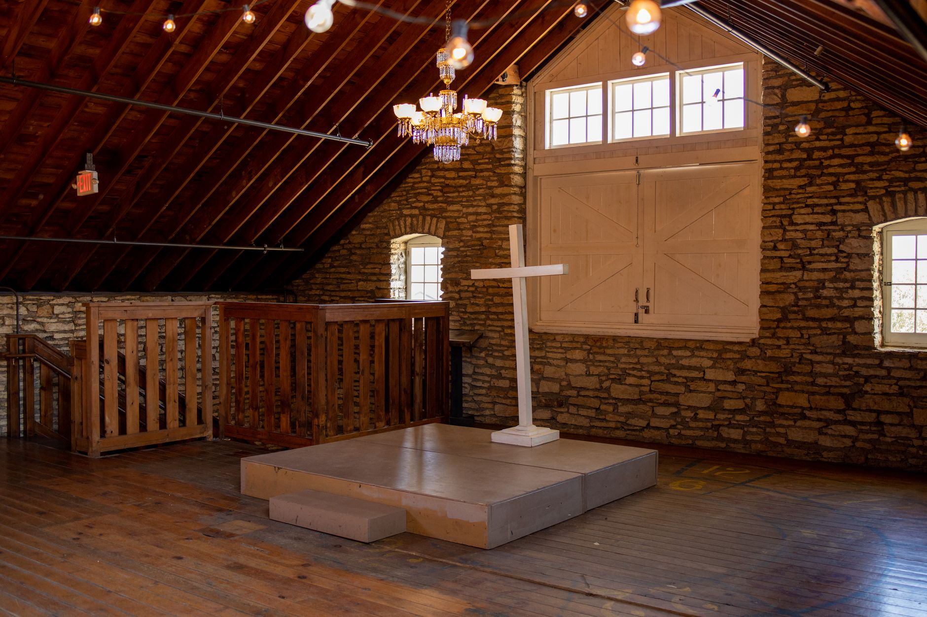 Église désacralisée à vendre en France transformée en loft