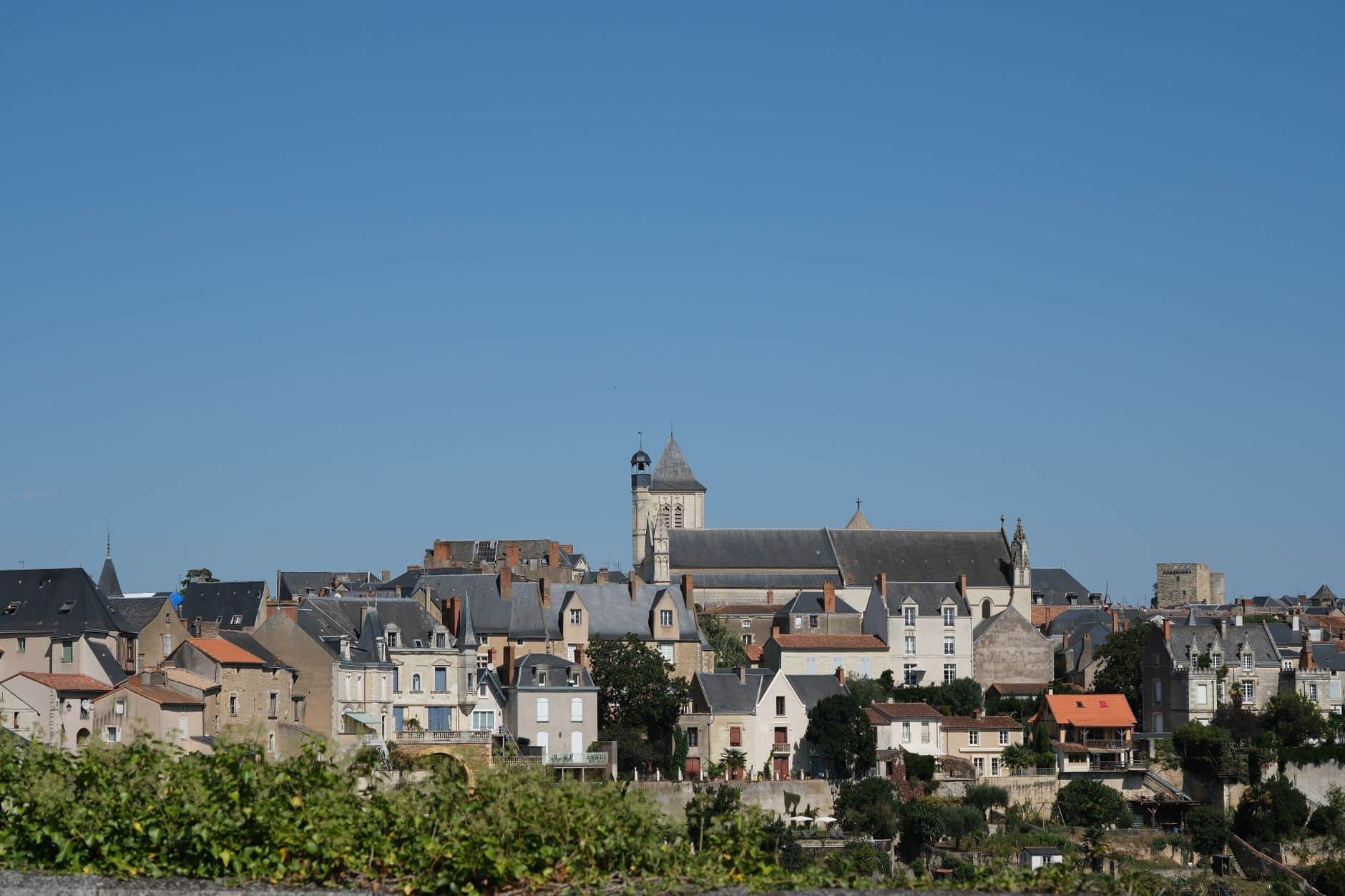 Intérieur d'une église de village à vendre en France