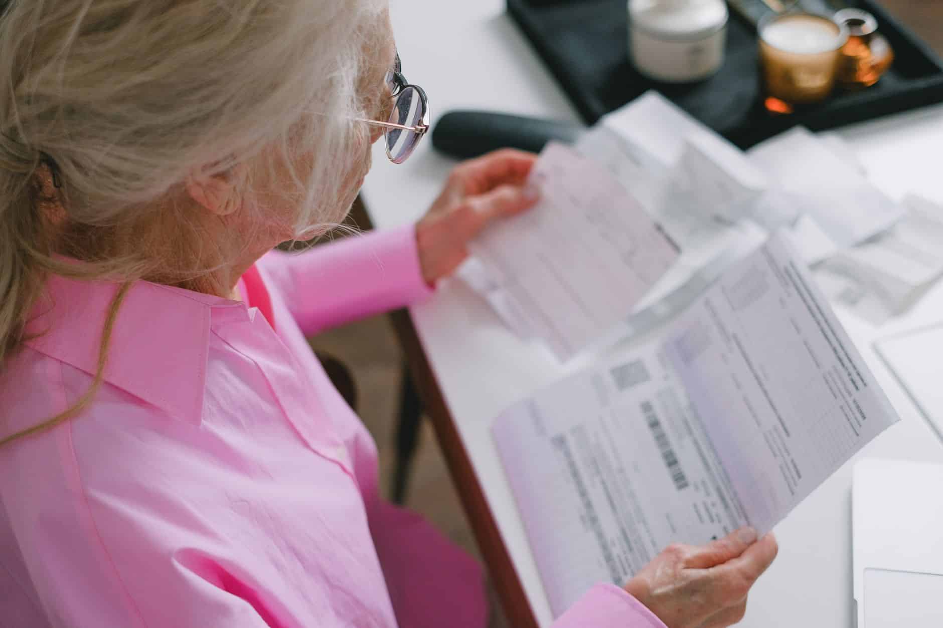 Contribuable calculant sa décote impôt sur le revenu à domicile