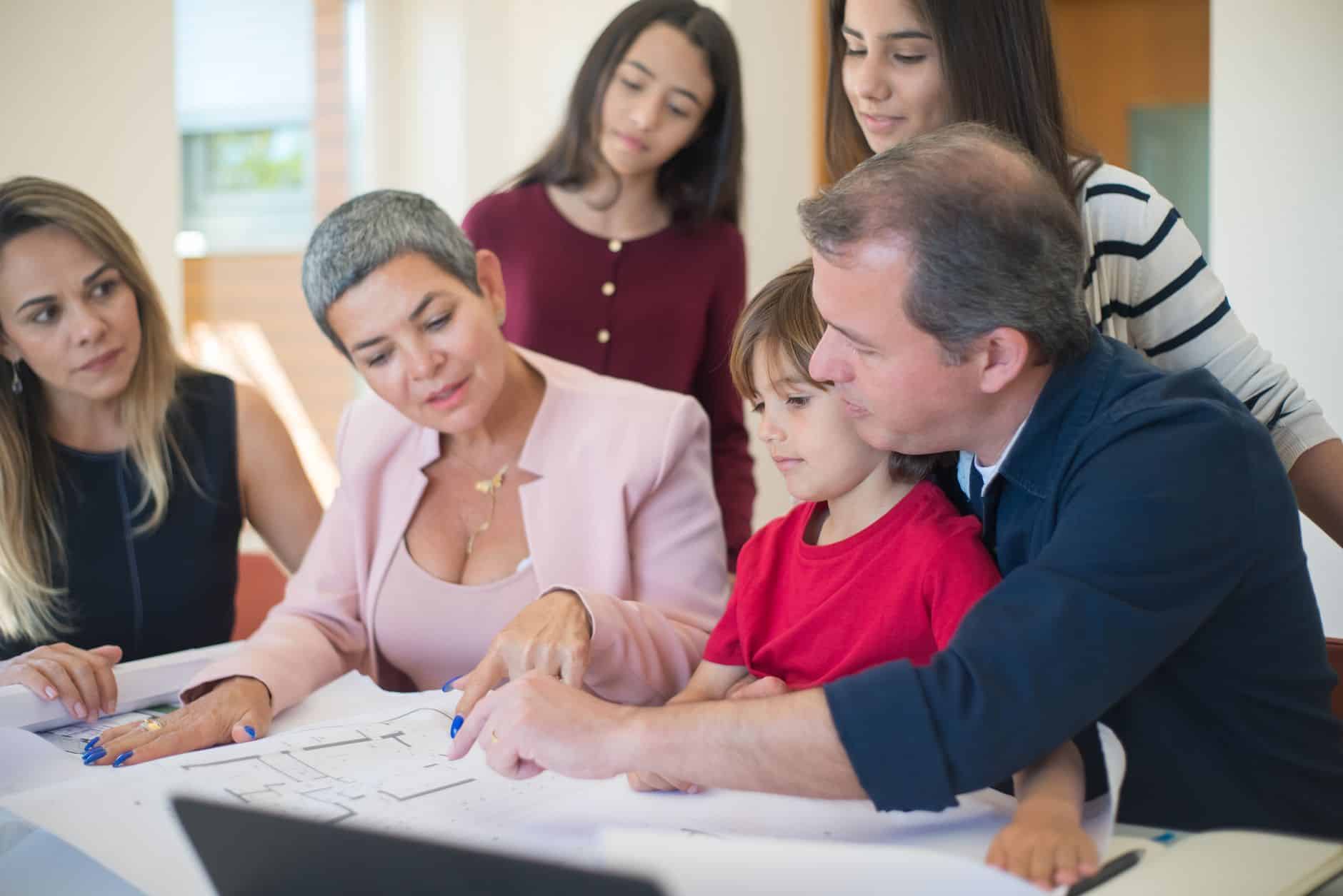 Famille française discussion donation héritage rapport succession