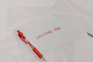 Avis de taxe ordures ménagères locataire dans boîte aux lettres