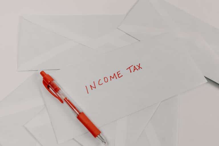 Avis de taxe ordures ménagères locataire dans boîte aux lettres