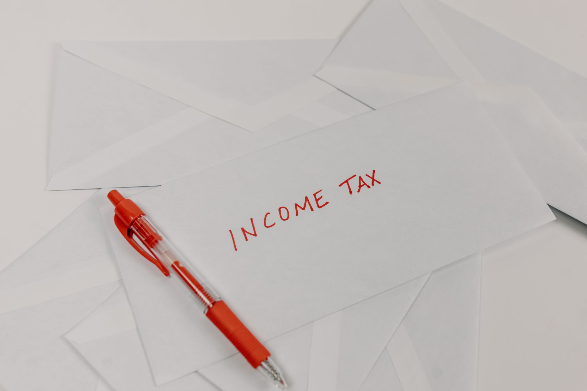 Avis de taxe ordures ménagères locataire dans boîte aux lettres