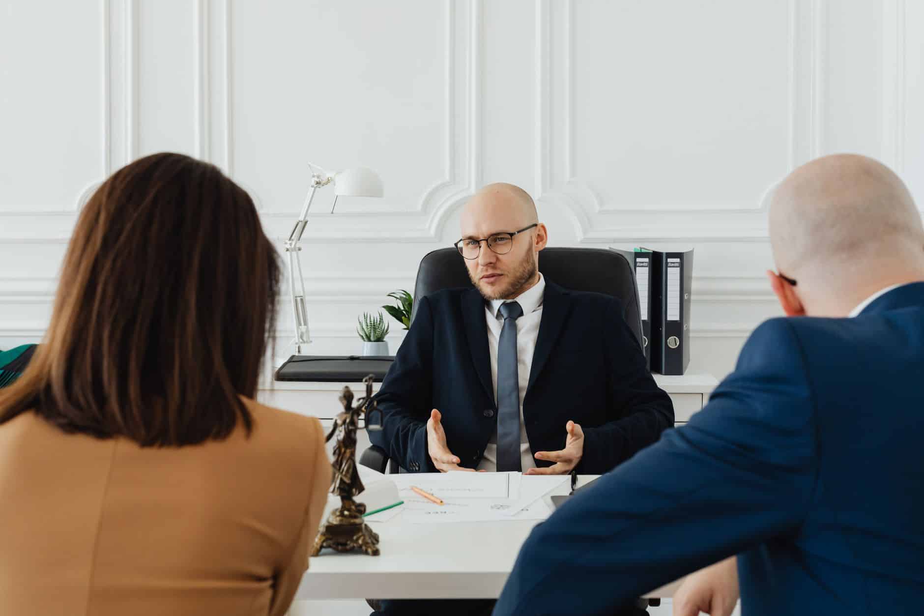 Alternatives légales au testament conjonctif expliquées par un notaire