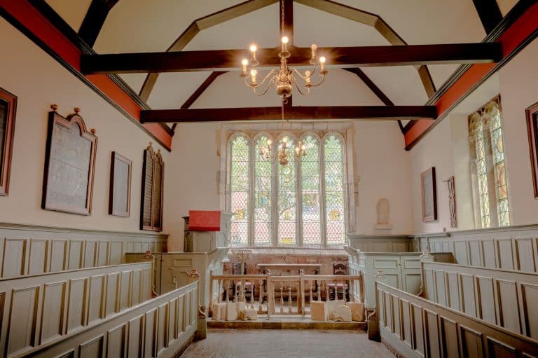 Intérieur de chapelle désacralisée en cours de restauration