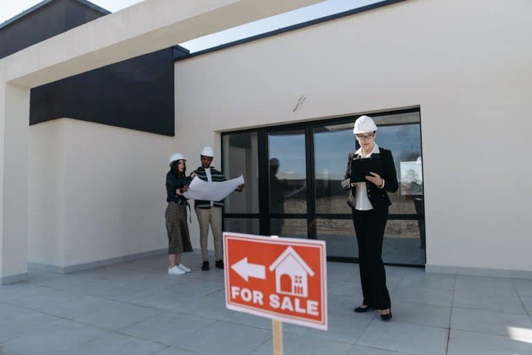 Agent immobilier vérifiant compte séquestre fonds mandants loi Hoguet
