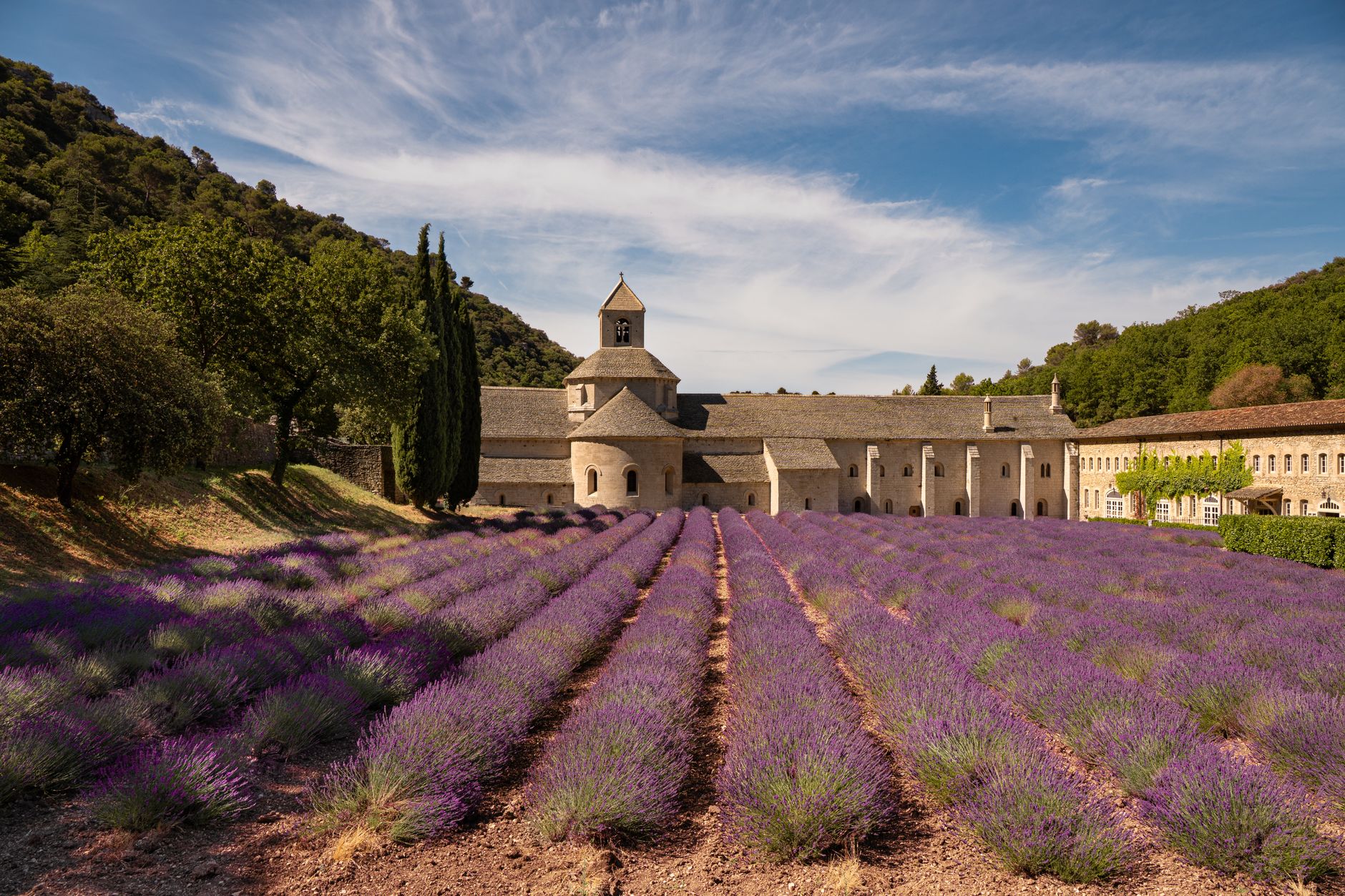 Vue aérienne monastère à vendre France campagne jardins